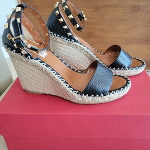 Valentino Garavani Rockstud Wedge Espadrille Sandal